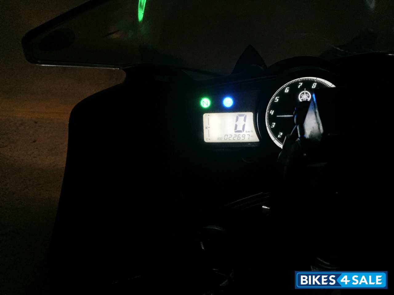 Red&white Yamaha YZF R15 V2 Red&white Yamaha YZF R15 V2