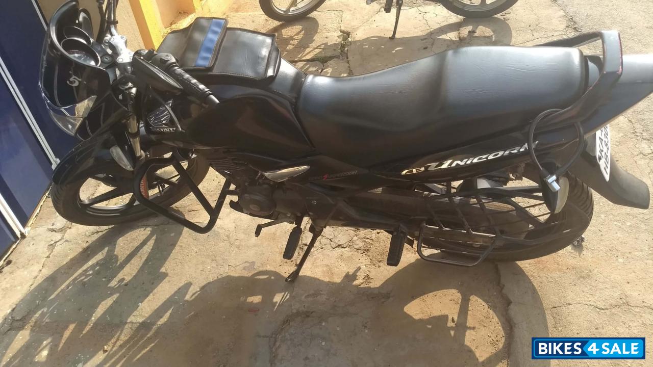 Black Honda CB Unicorn