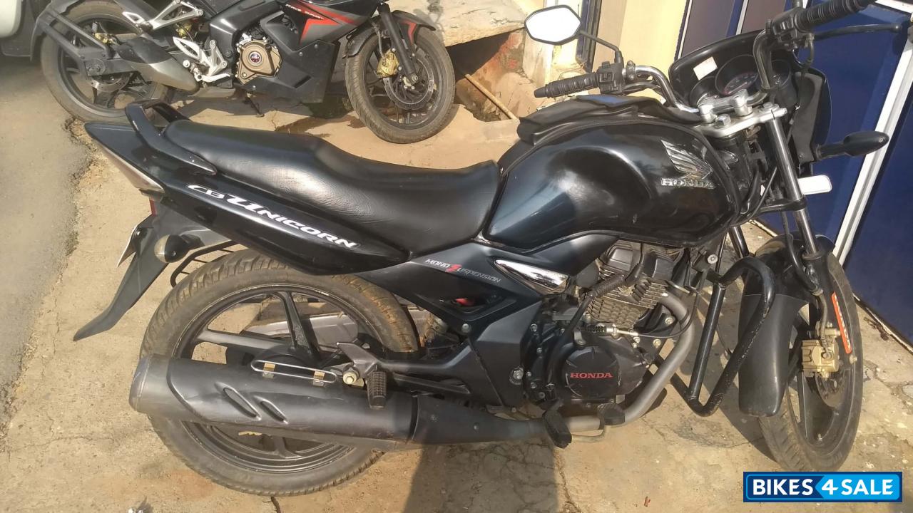 Black Honda CB Unicorn