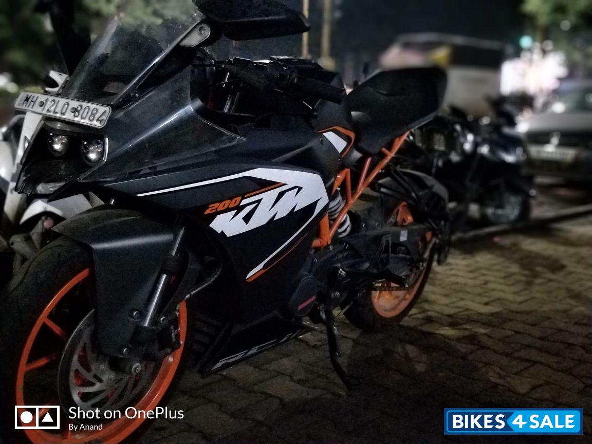 Black KTM RC 200