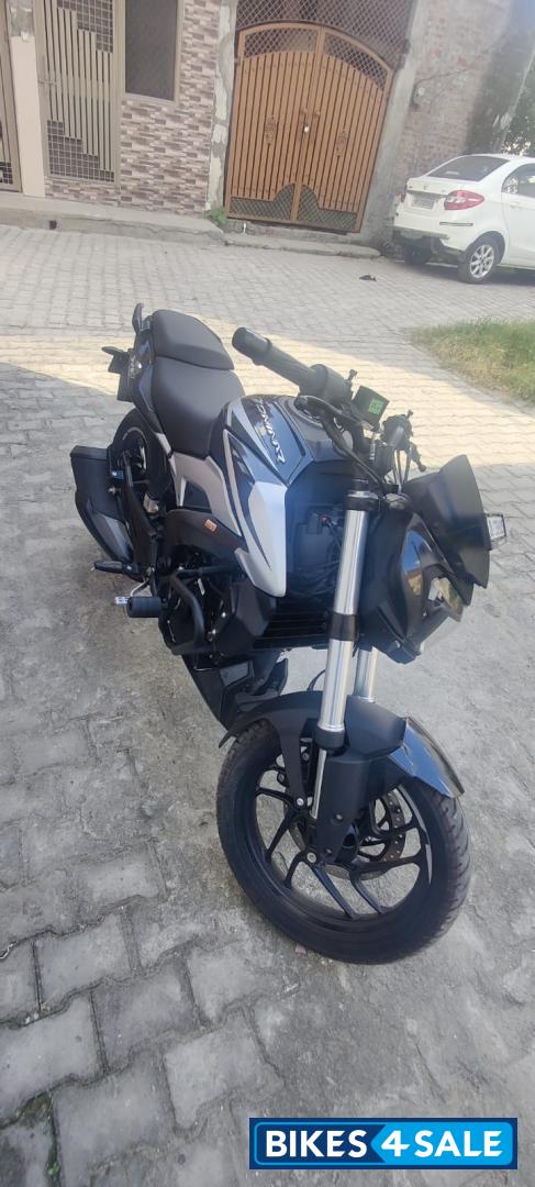 Black Bajaj Dominar 250 2022
