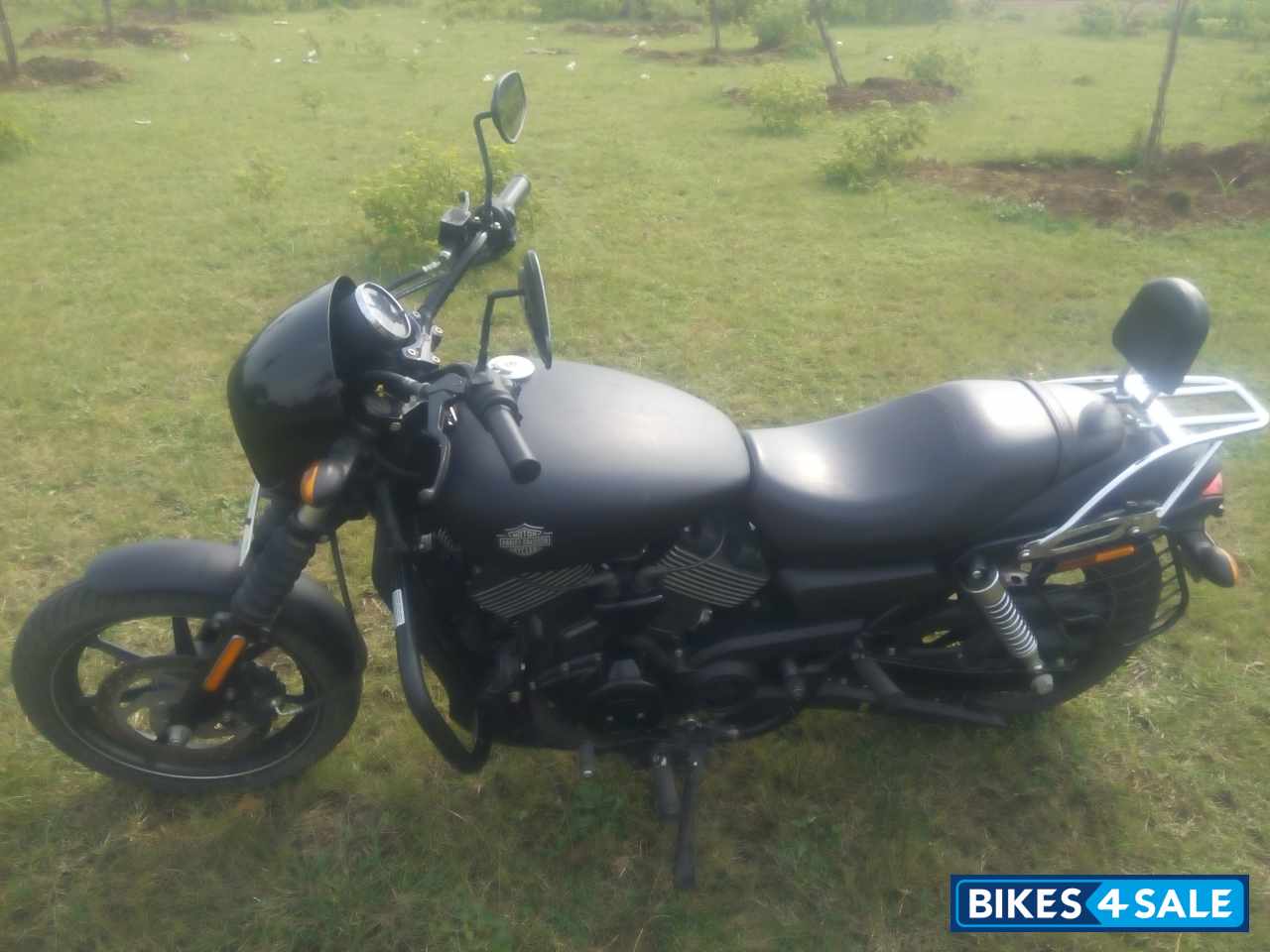 Black Harley Davidson Street 750