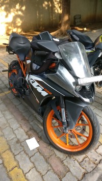 Black KTM RC 200
