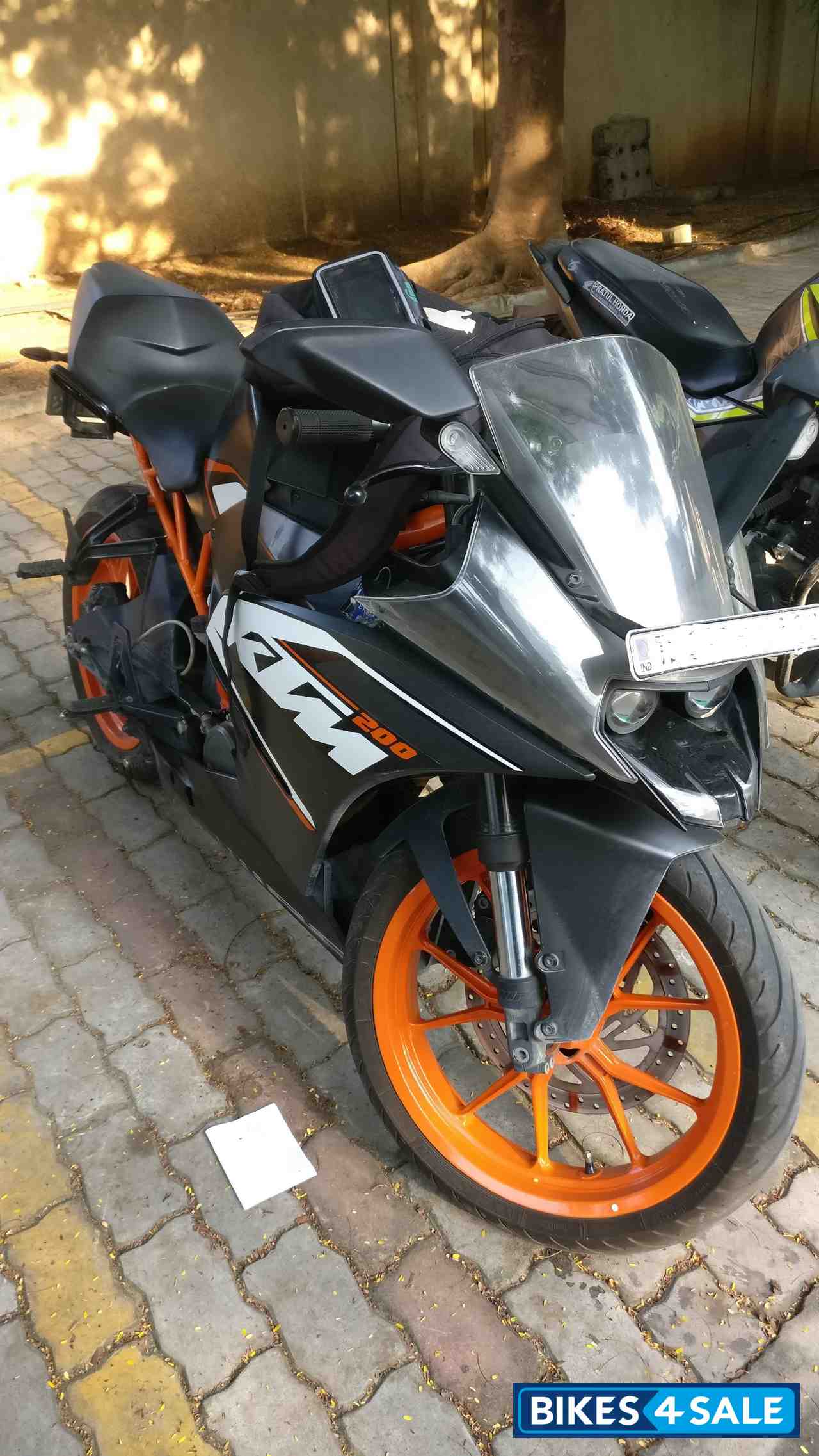 Black KTM RC 200
