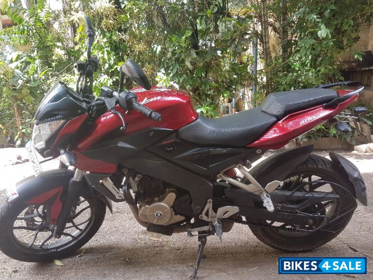 Red Bajaj Pulsar 200 NS