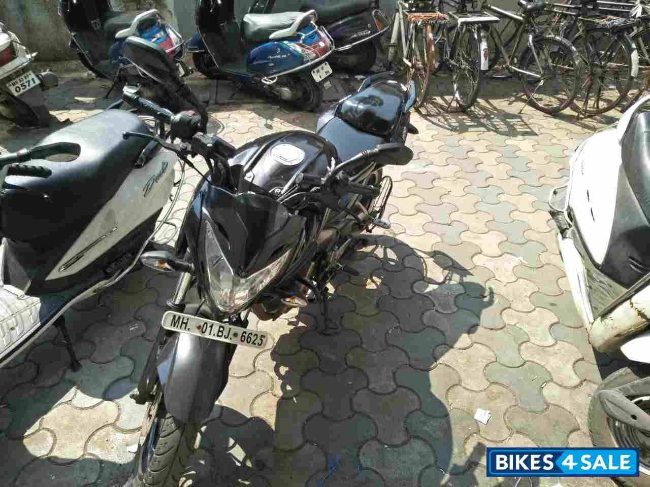 Black Bajaj Pulsar 200 NS