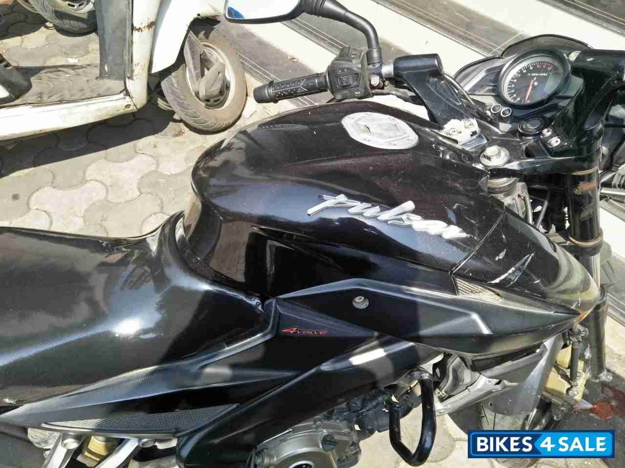 Black Bajaj Pulsar 200 NS