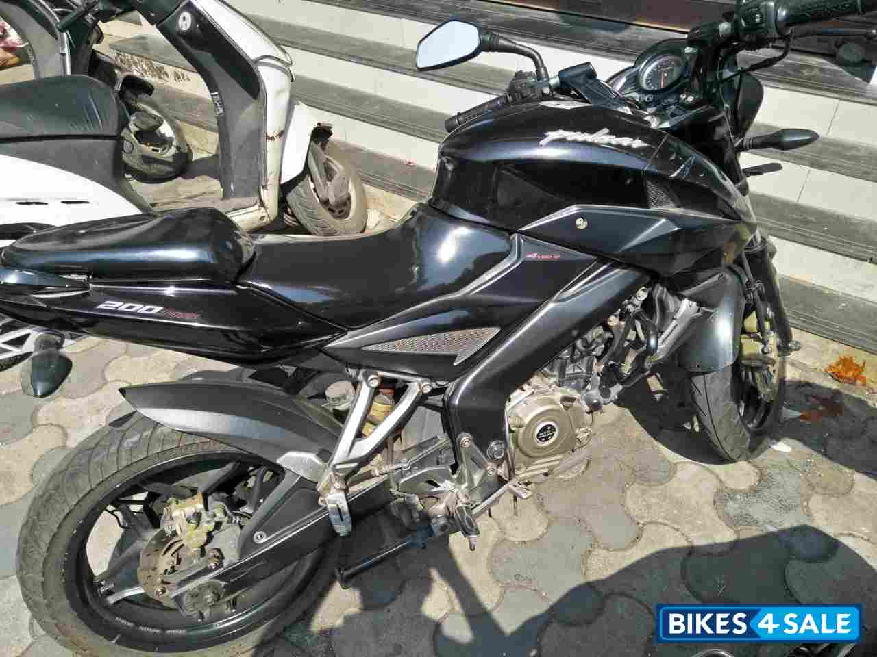 Black Bajaj Pulsar 200 NS