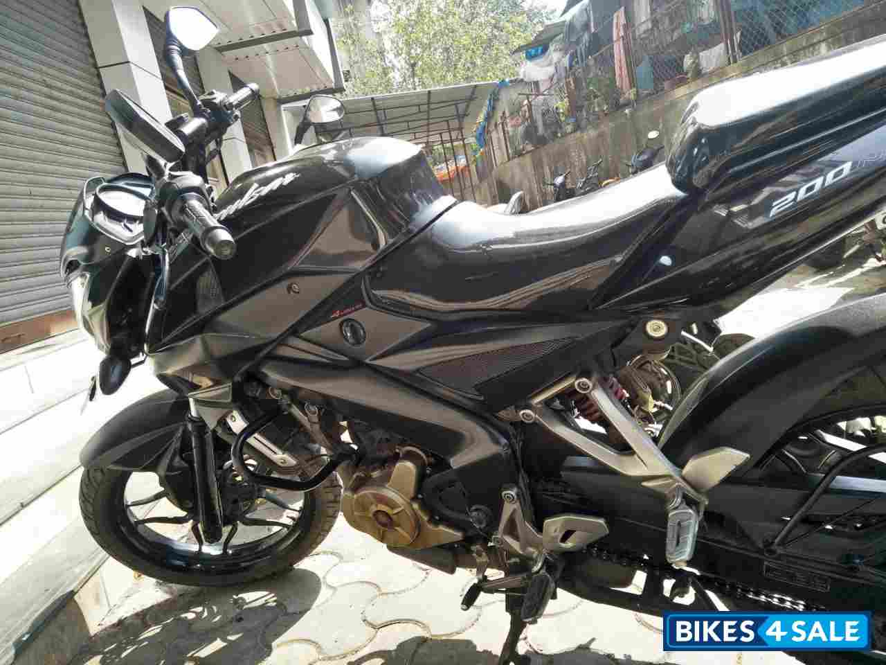 Black Bajaj Pulsar 200 NS