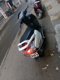 White Red Hero Maestro