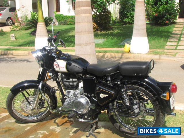 Black Royal Enfield Classic 500