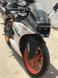 White KTM RC 390