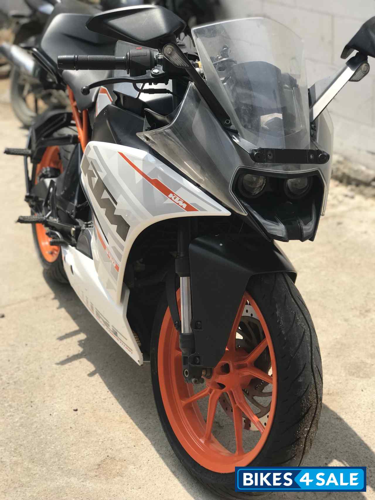 White KTM RC 390