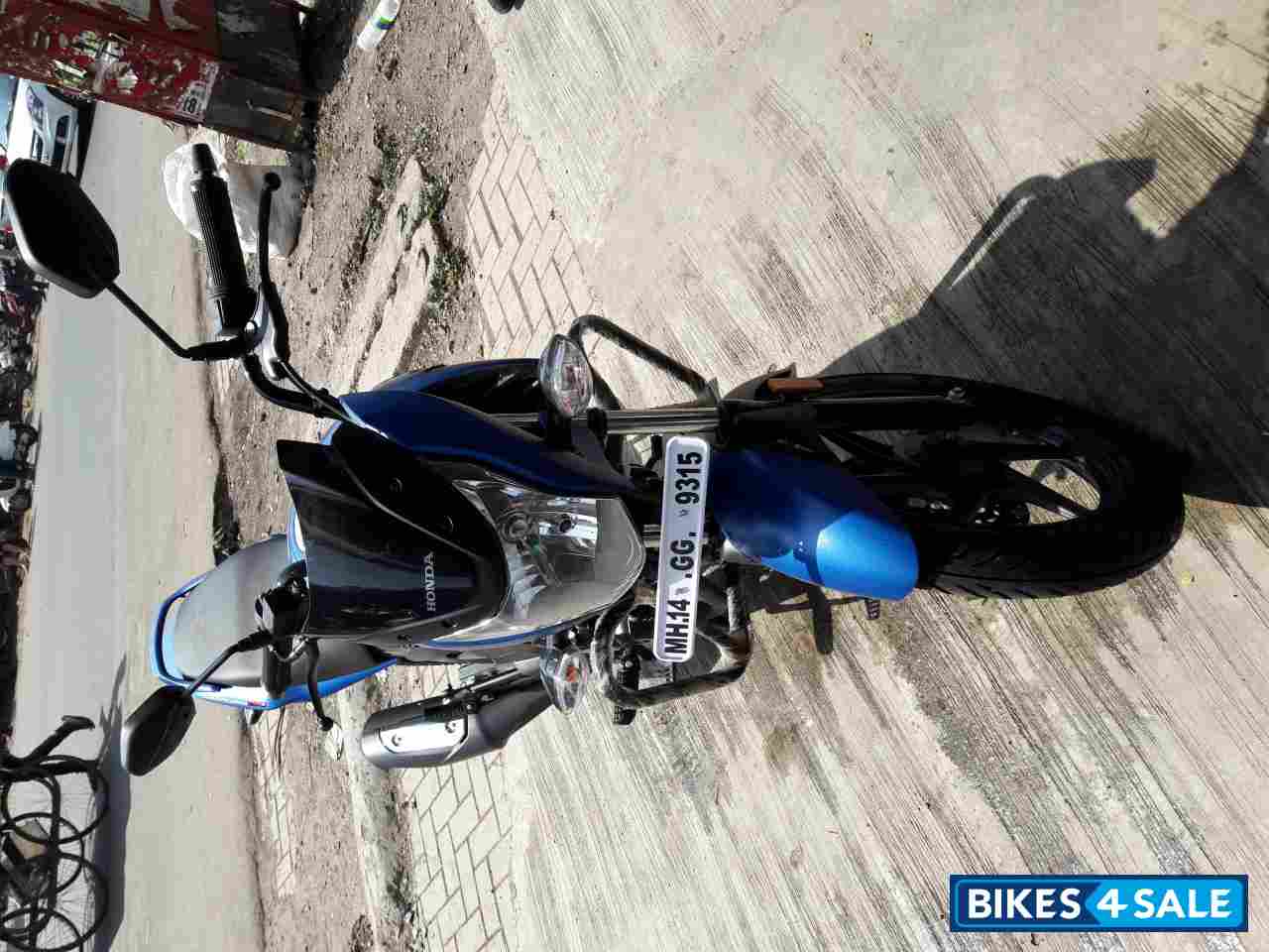 Blue Honda CB Unicorn 160