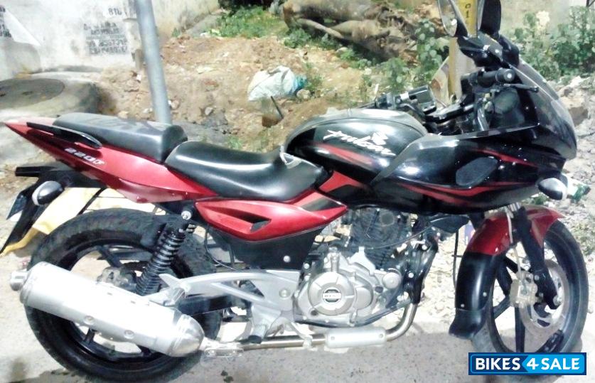 Red Bajaj Pulsar 220F Red Bajaj Pulsar 220F