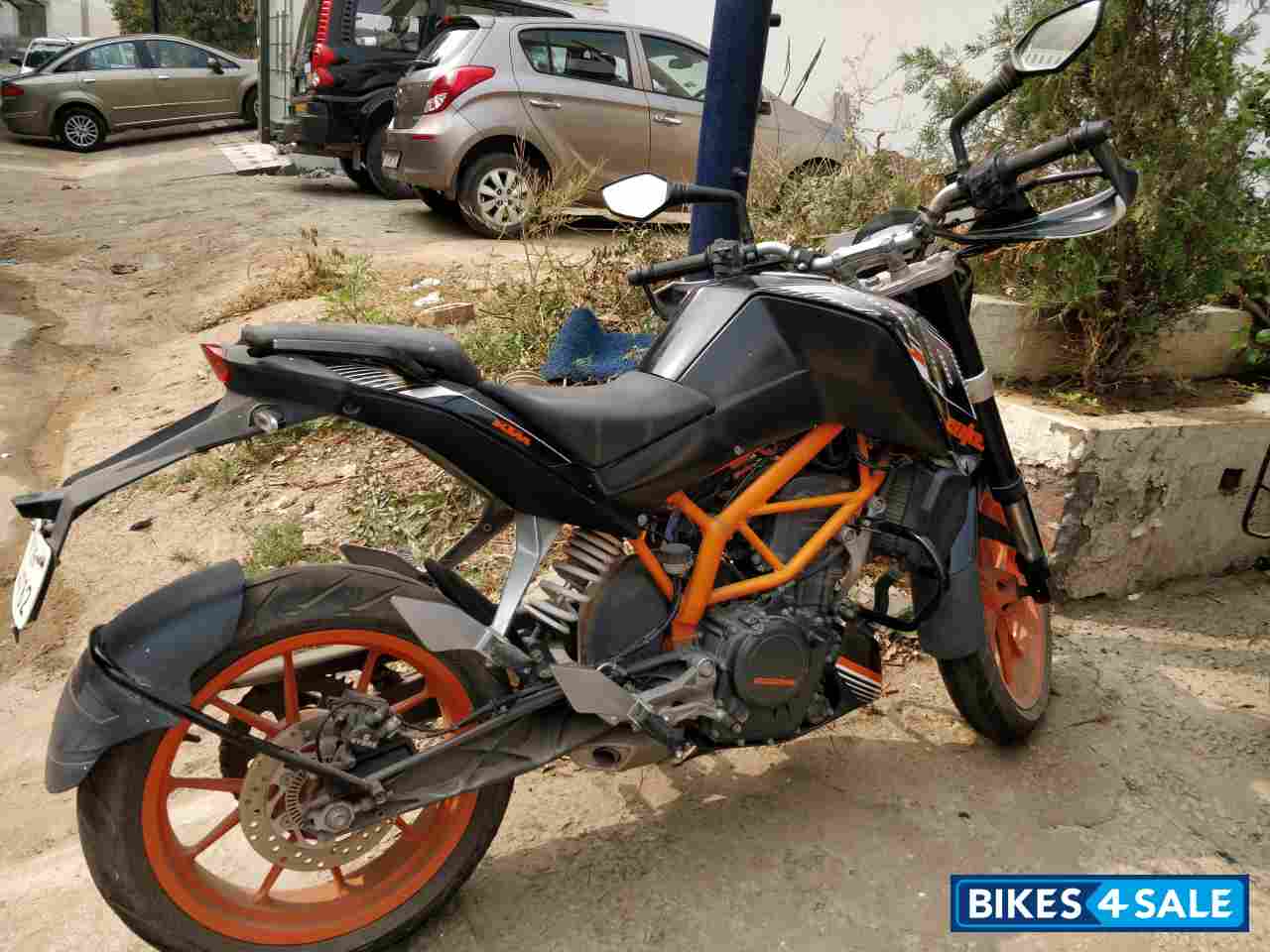 Black KTM Duke 390
