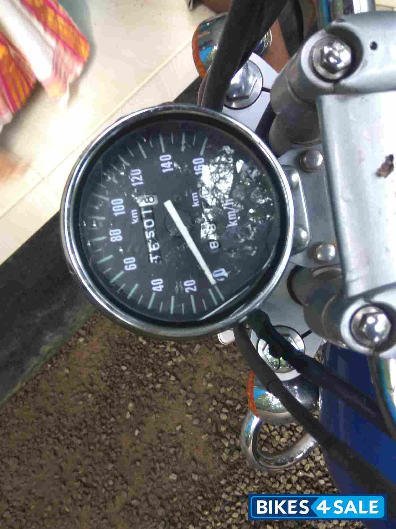 Blue Bajaj Avenger 220 DTS-i