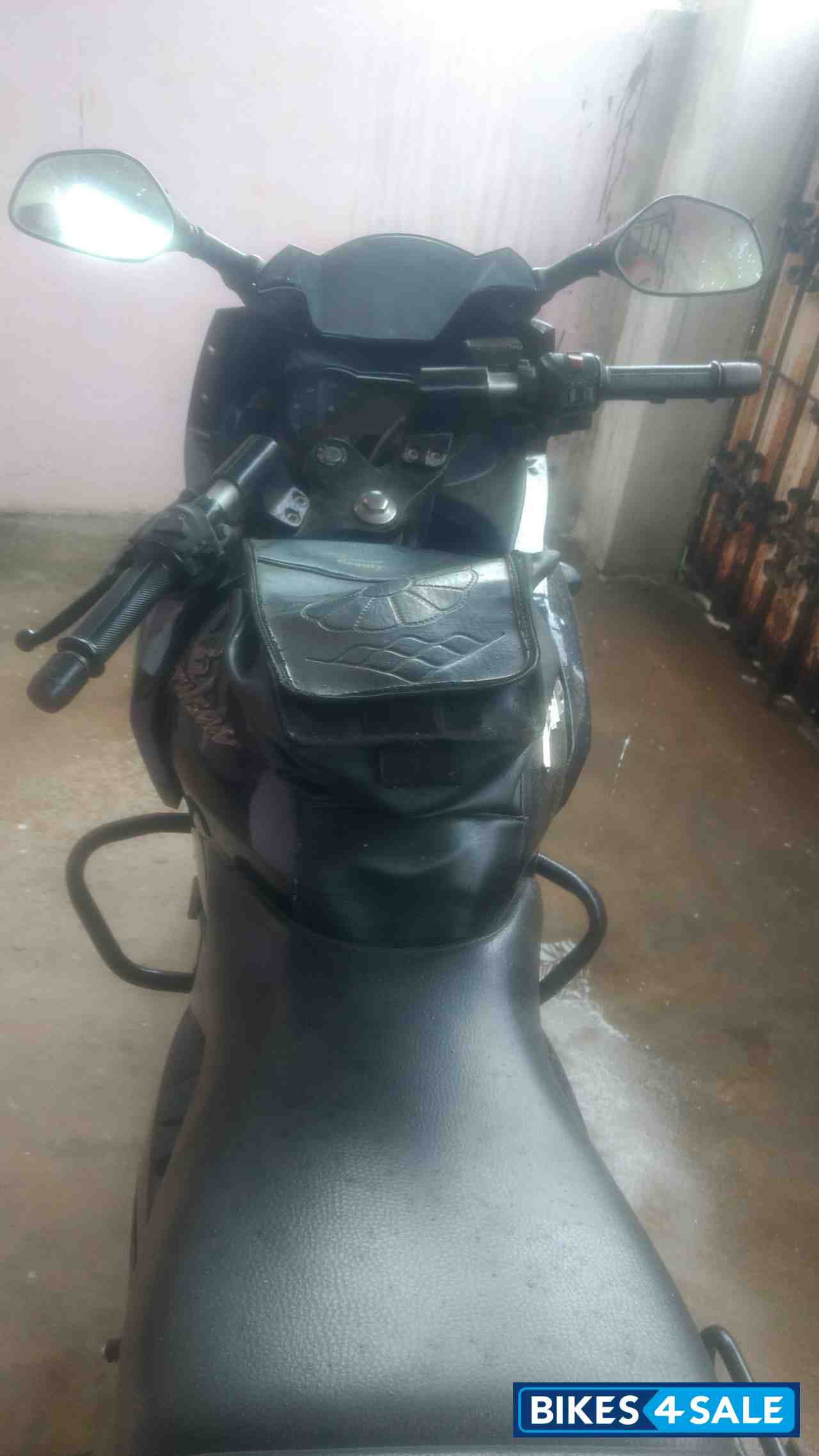 Black Bajaj Pulsar 220F