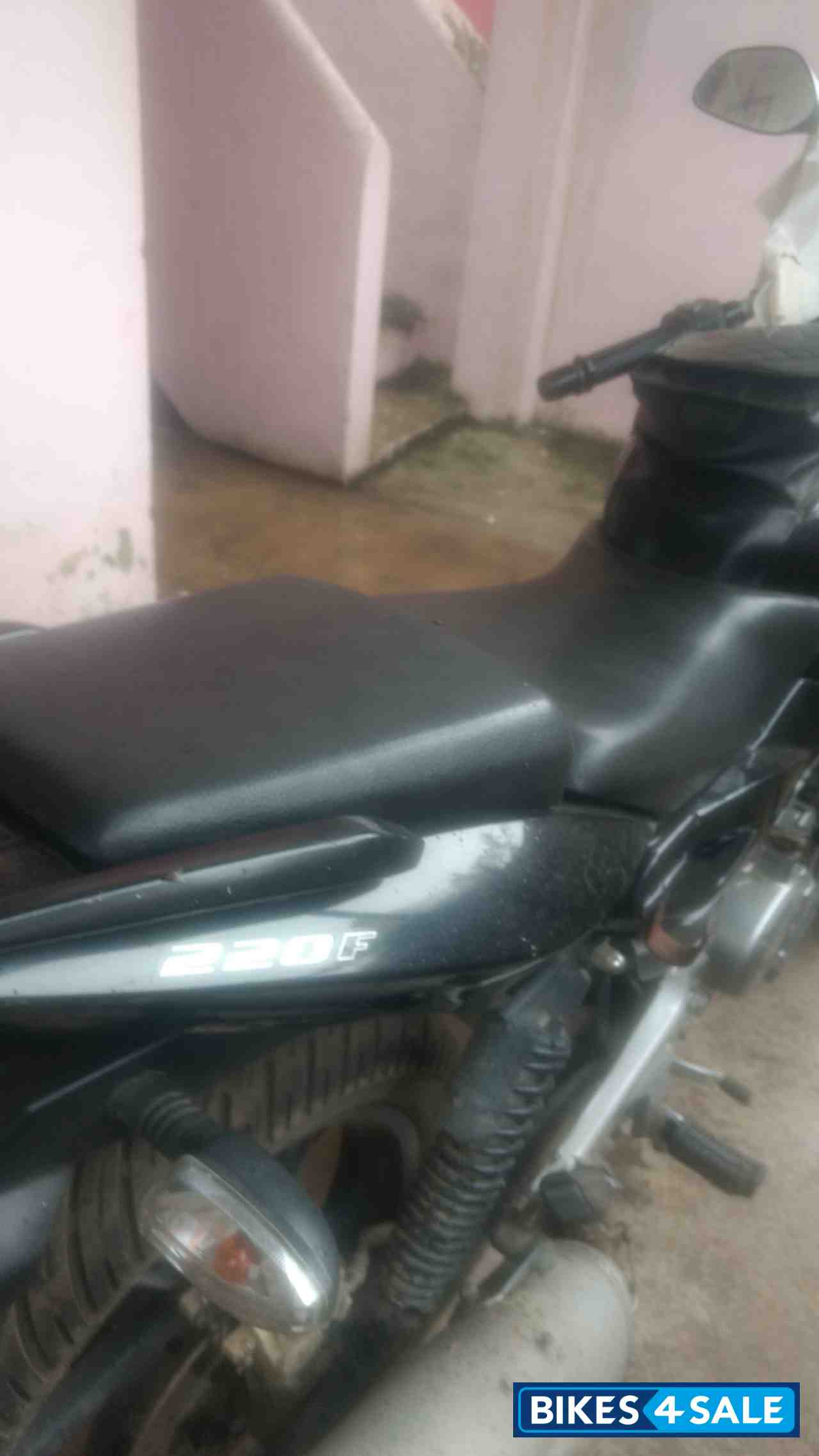 Black Bajaj Pulsar 220F
