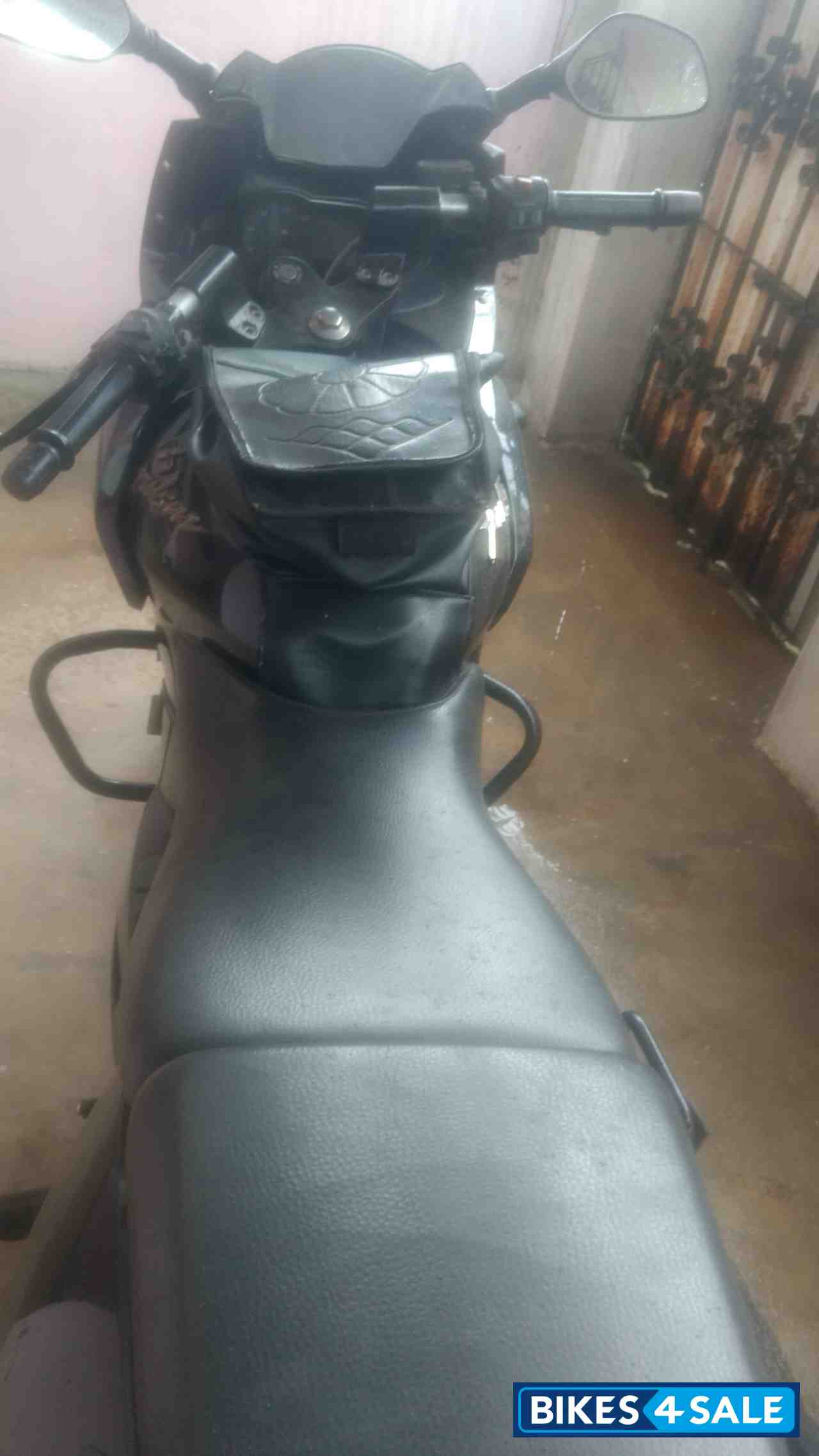 Black Bajaj Pulsar 220F