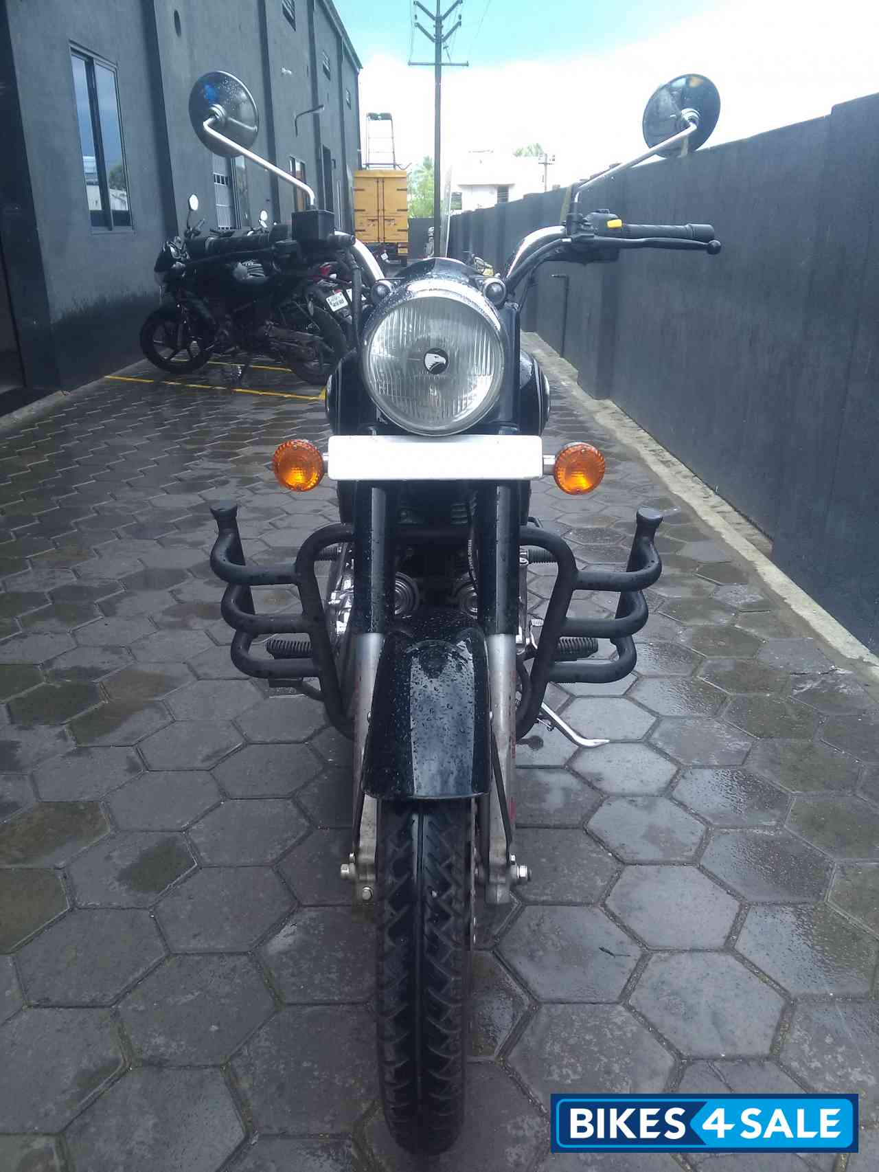 Black Royal Enfield Bullet 500