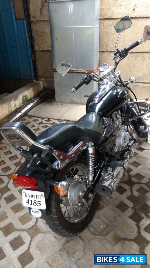 Black Bajaj Avenger 220 DTS-i