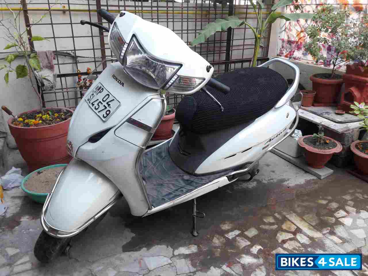 White Honda Activa