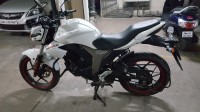 White Suzuki Gixxer