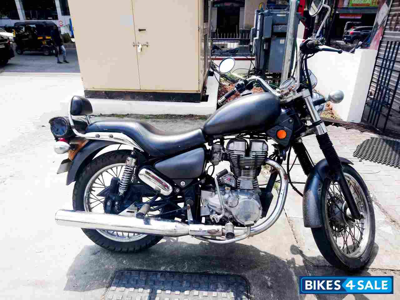 Matte Black Royal Enfield Thunderbird 350