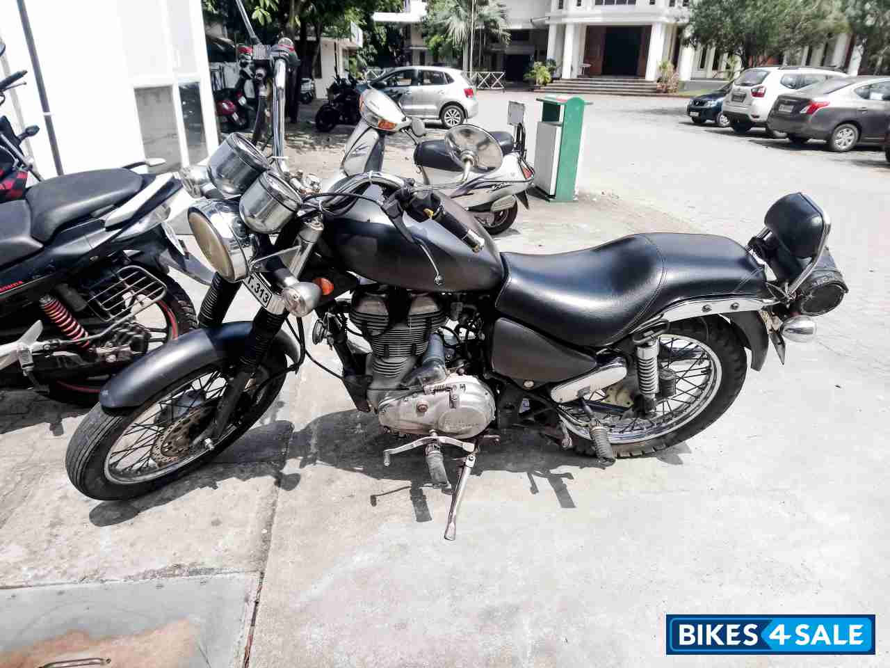 Matte Black Royal Enfield Thunderbird 350