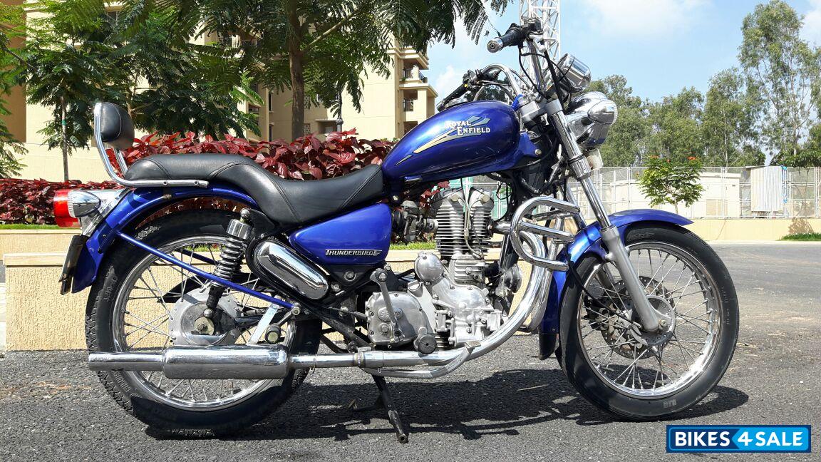 Blue Royal Enfield Thunderbird 350 Blue Royal Enfield Thunderbird 350
