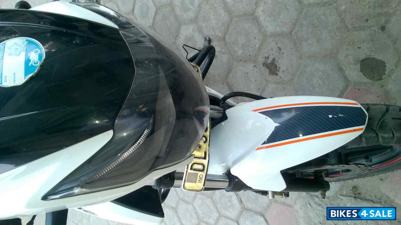 White TVS Apache RTR 160