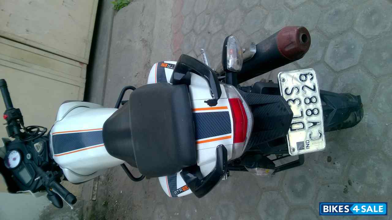 White TVS Apache RTR 160
