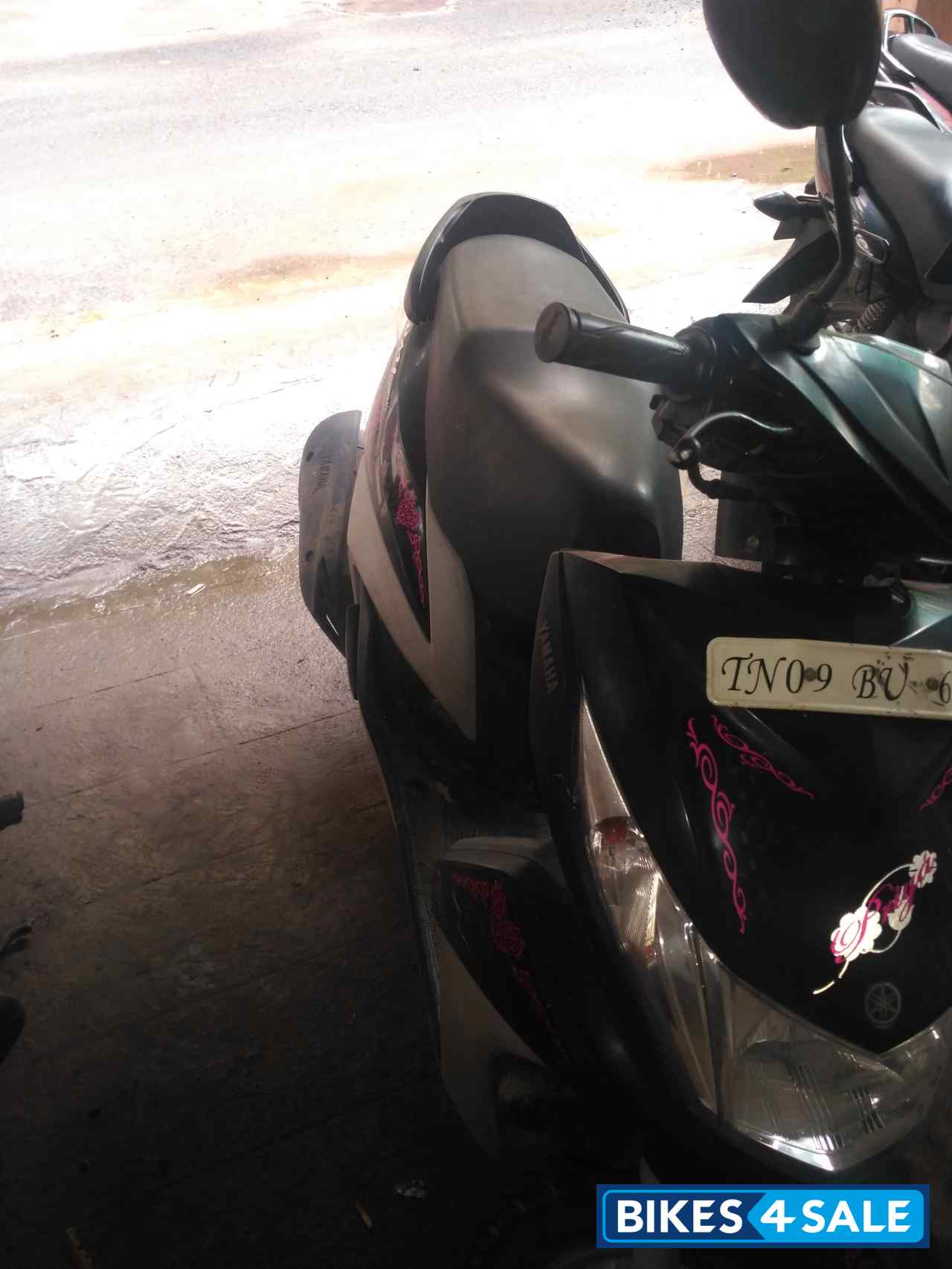 Black And Pink Yamaha Ray