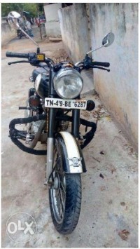 Black Royal Enfield Classic 500