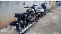 Black Royal Enfield Classic 500