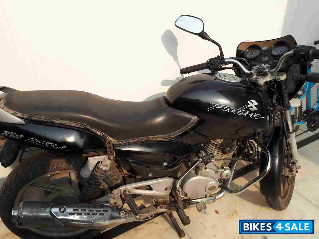 Black Bajaj Pulsar 150 DTSi