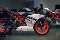 White KTM RC 390