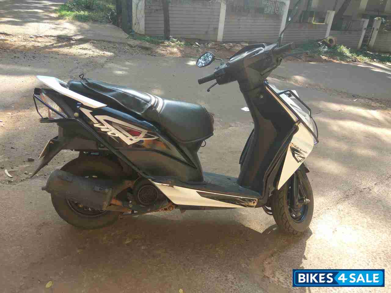 Black Honda Dio