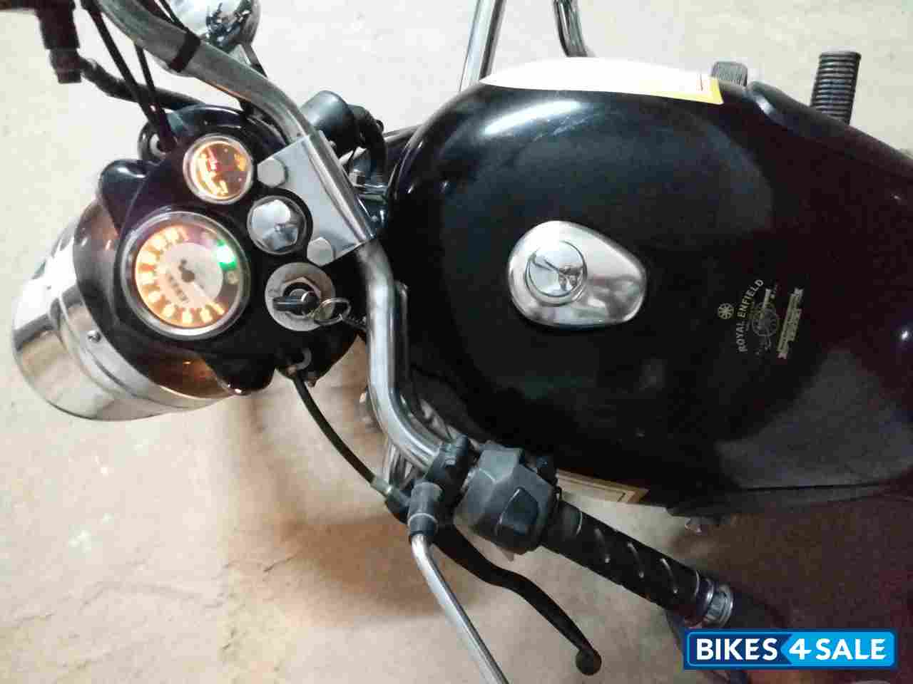 Black Royal Enfield Classic 350 Black Royal Enfield Classic 350