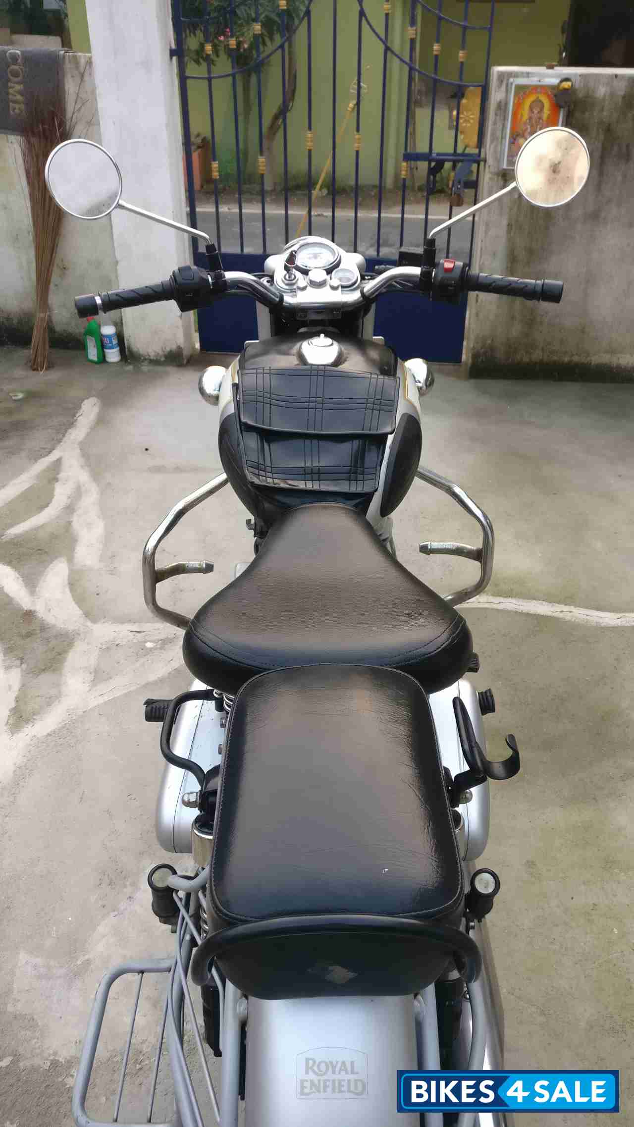 Silver Royal Enfield Classic 350 Silver Royal Enfield Classic 350