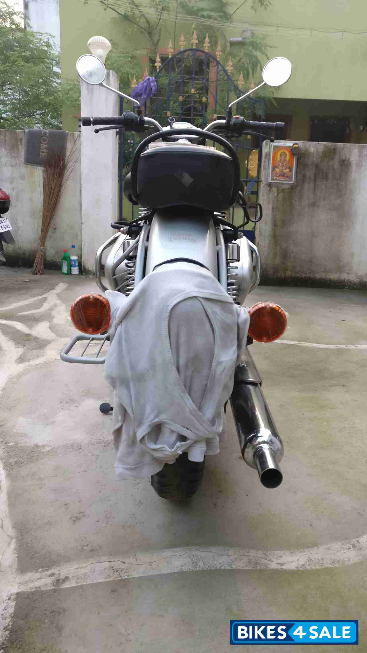 Silver Royal Enfield Classic 350 Silver Royal Enfield Classic 350