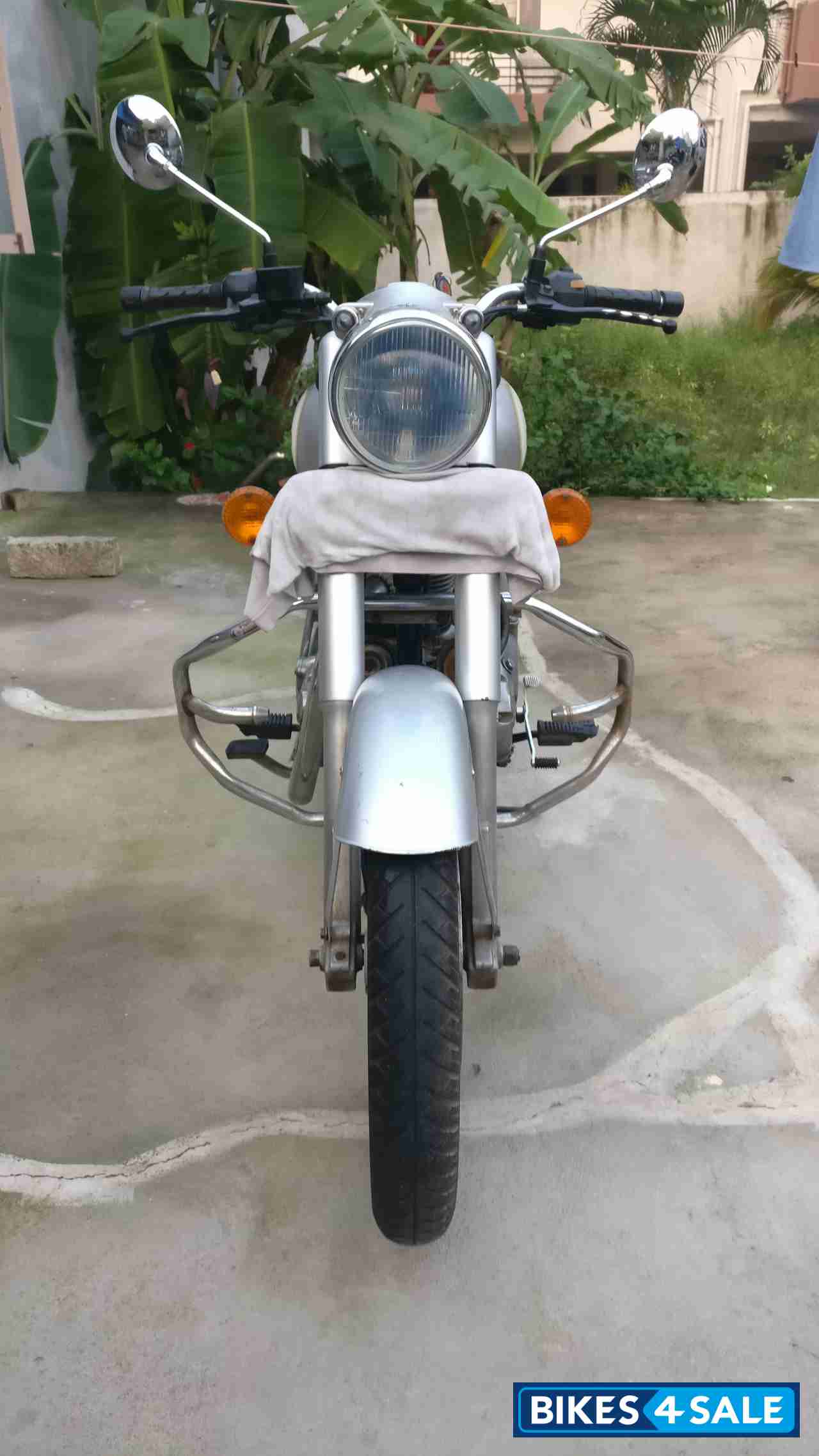 Silver Royal Enfield Classic 350 Silver Royal Enfield Classic 350