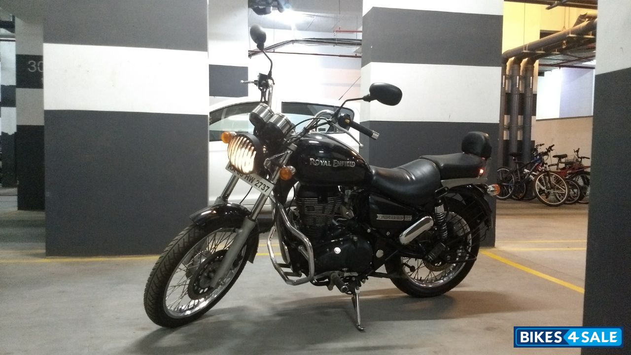 Black Royal Enfield Thunderbird 350