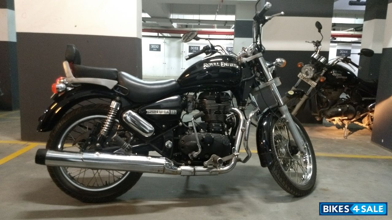 Black Royal Enfield Thunderbird 350