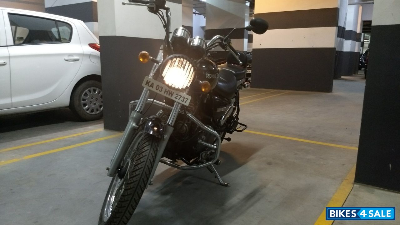 Black Royal Enfield Thunderbird 350