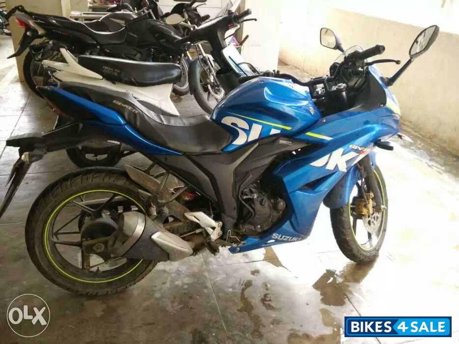 Blue Suzuki Gixxer SF SP