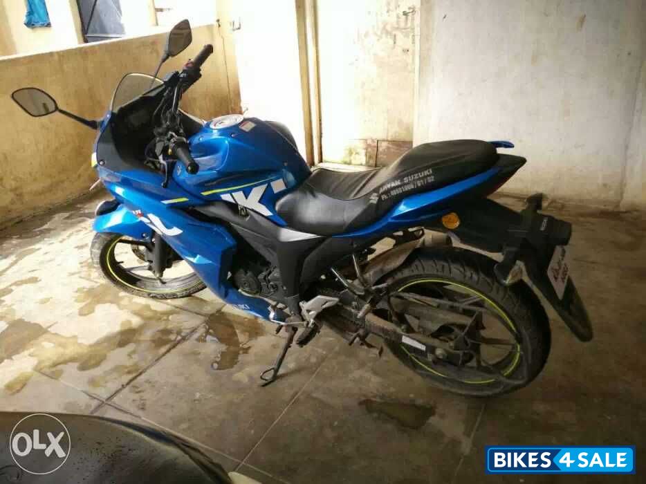 Blue Suzuki Gixxer SF SP