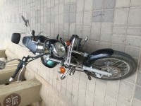 Black Bajaj Avenger 220 DTS-i