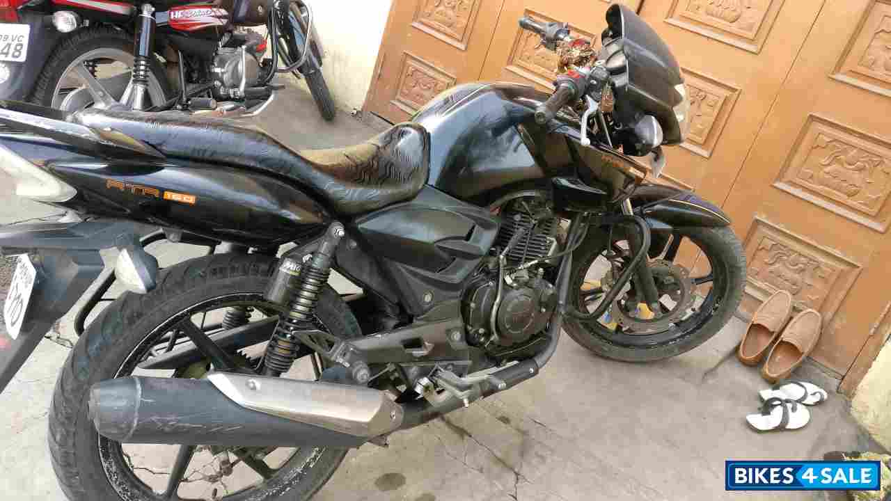 Black TVS Apache RTR 160